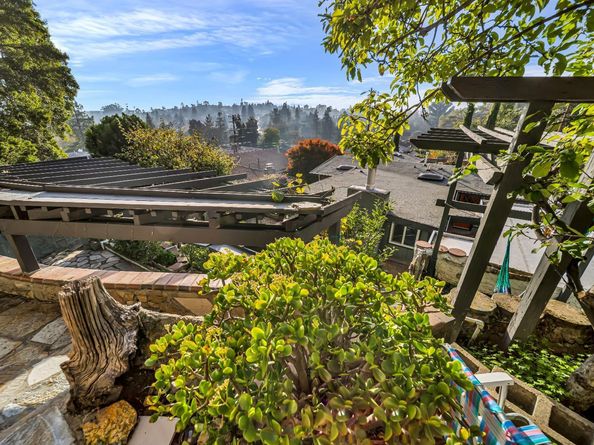 7810 Sanford Street, Oakland CA 94605