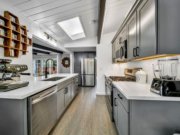 7810 Sanford Street, Oakland CA 94605