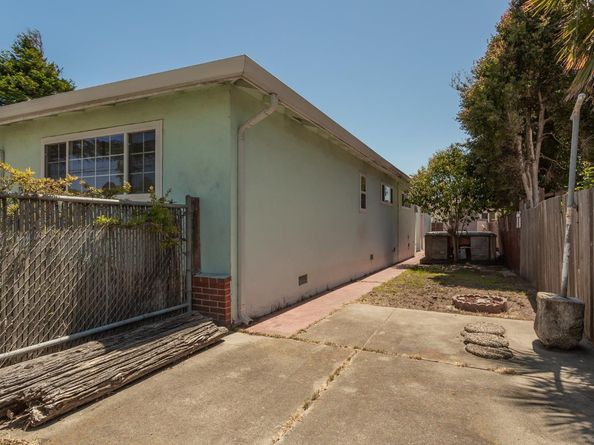 567 34th Street, Richmond CA 94805