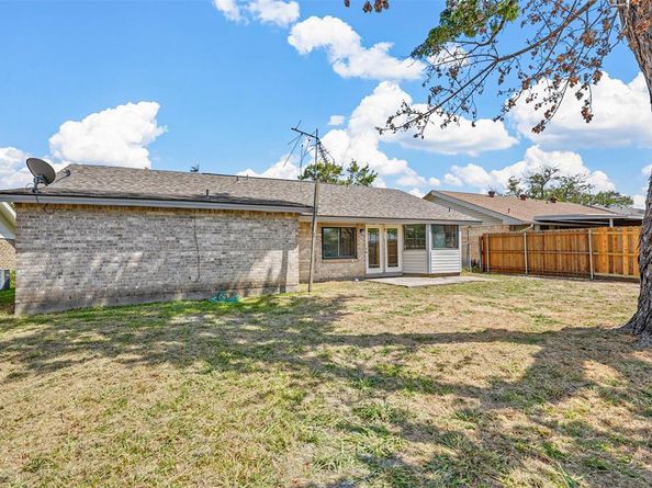 425  Rollingridge Lane , Garland Texas 75043