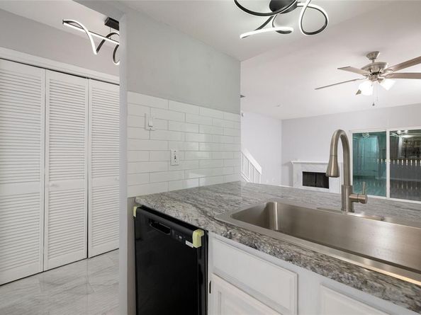 2100  Park Willow Lane  D, Arlington Texas 76011