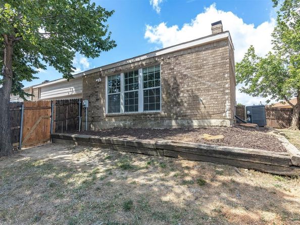 2163  Villa Place  A, Carrollton Texas 75006