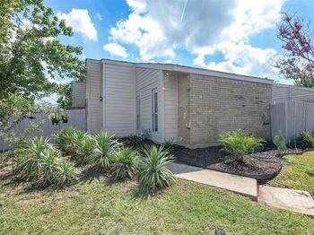 2163  Villa Place 