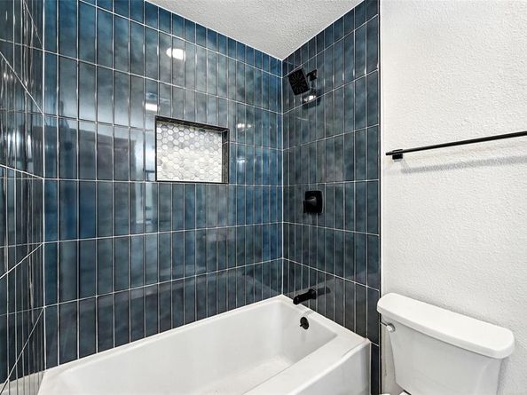 2301  Wood Cliff Court , Arlington Texas 76012
