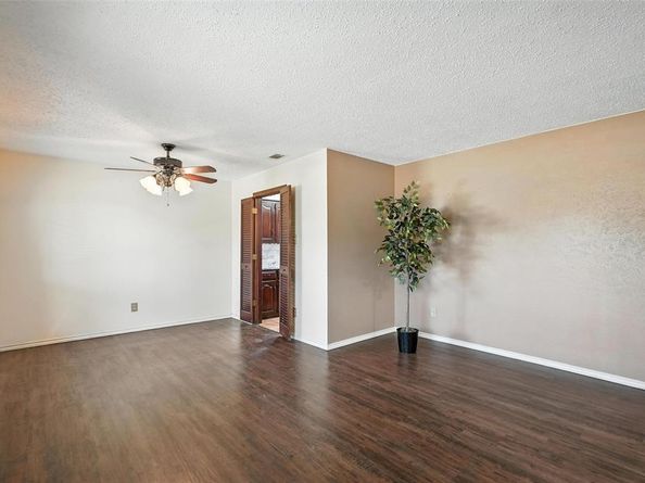 3013  Alderon Lane , Garland Texas 75044