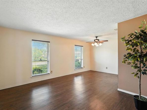 3013  Alderon Lane , Garland Texas 75044