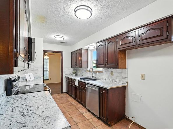 3013  Alderon Lane , Garland Texas 75044