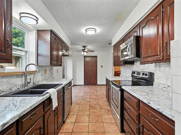 3013  Alderon Lane , Garland Texas 75044