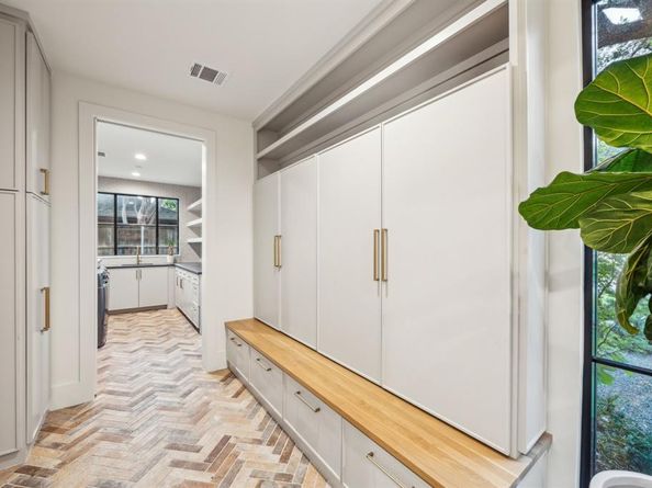 10915  Snow White Drive , Dallas Texas 75229