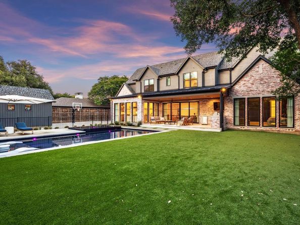 10915  Snow White Drive , Dallas Texas 75229