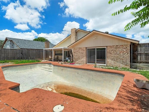 1722  Plantation Road , Garland Texas 75044
