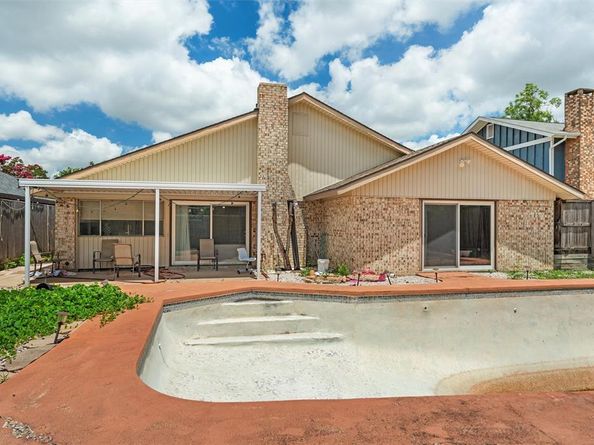 1722  Plantation Road , Garland Texas 75044
