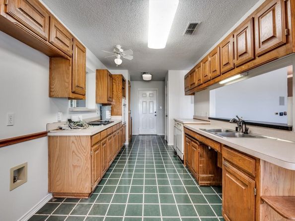6415  Lake Bluff Drive , Dallas Texas 75249