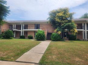 5063  Ridglea Lane  1006, Fort Worth Texas 76116