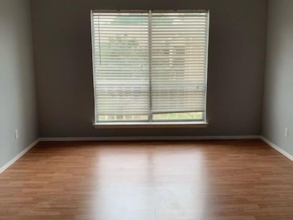 5063  Ridglea Lane  1006, Fort Worth Texas 76116