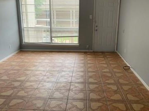 5063  Ridglea Lane  1006, Fort Worth Texas 76116