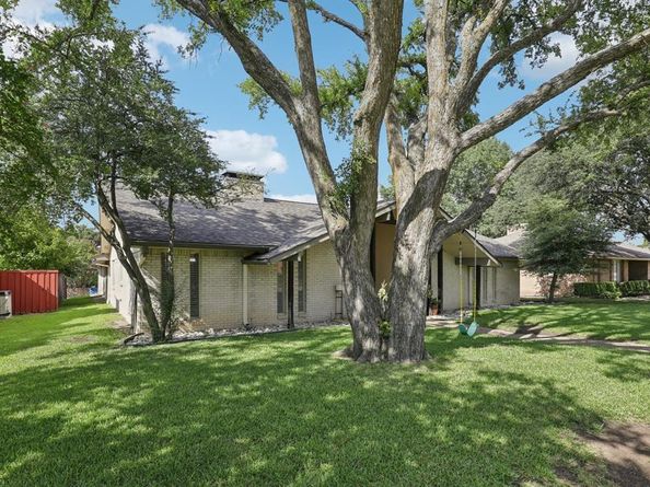 7741  El Santo Lane , Dallas Texas 75248