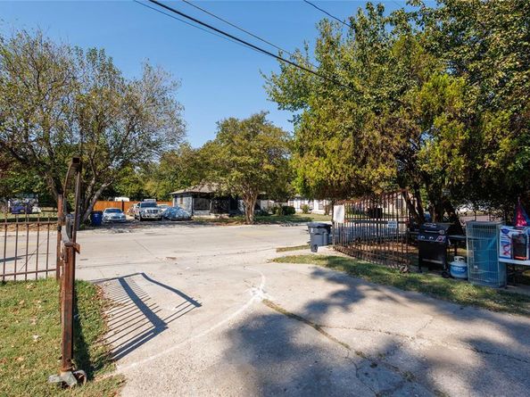 3020  Fordham Road , Dallas Texas 75216