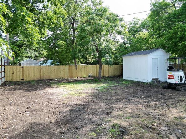 1639  Barlow Avenue , Dallas Texas 75224
