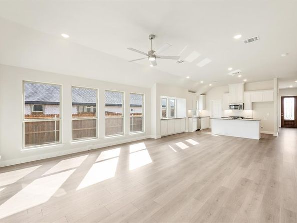 111  Whistling Duck Drive , Balch Springs Texas 75181