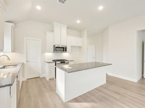 111  Whistling Duck Drive , Balch Springs Texas 75181