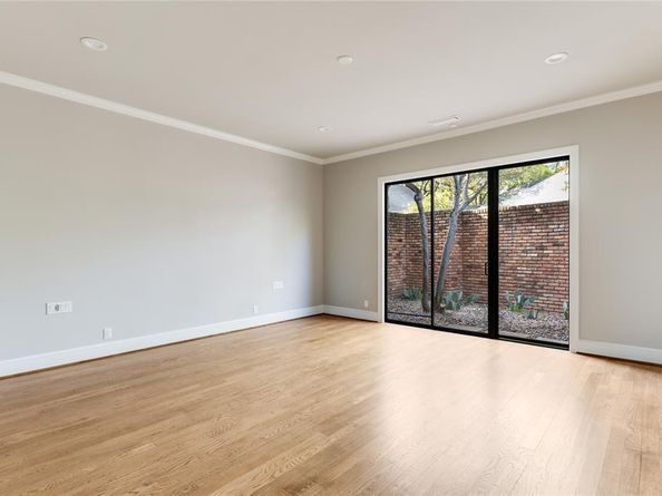 29  Saint Laurent Place , Dallas Texas 75225