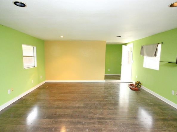 647  Monssen Drive , Dallas Texas 75224