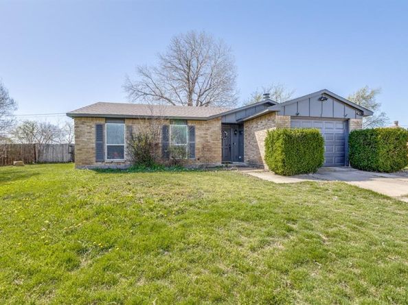 2308  Foxglen Court , Fort Worth Texas 76131