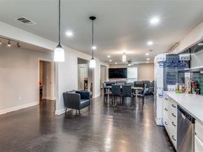1423  Toronto Street , Dallas Texas 75212