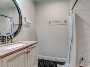 1423  Toronto Street , Dallas Texas 75212