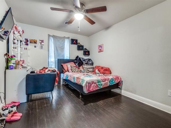 1423  Toronto Street , Dallas Texas 75212
