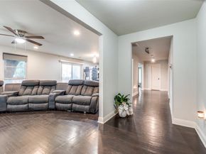 1423  Toronto Street , Dallas Texas 75212