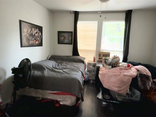 1423  Toronto Street , Dallas Texas 75212