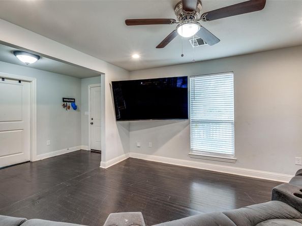 1423  Toronto Street , Dallas Texas 75212
