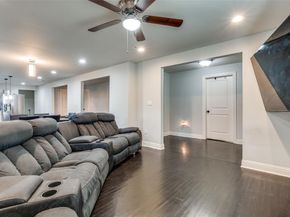 1423  Toronto Street , Dallas Texas 75212
