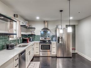 1423  Toronto Street , Dallas Texas 75212