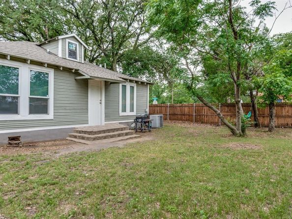 1423  Toronto Street , Dallas Texas 75212