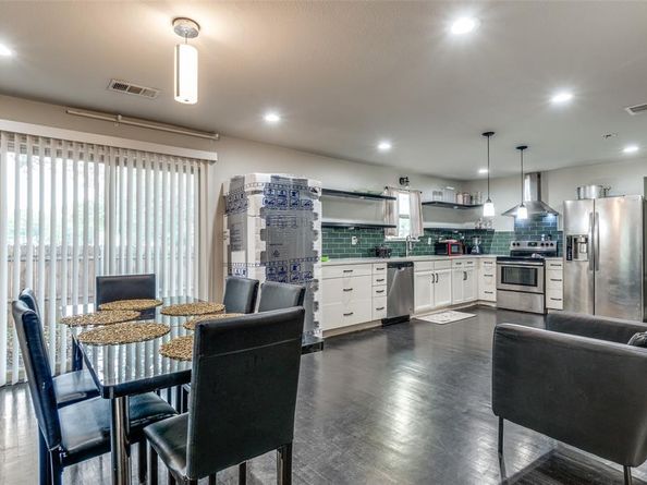 1423  Toronto Street , Dallas Texas 75212