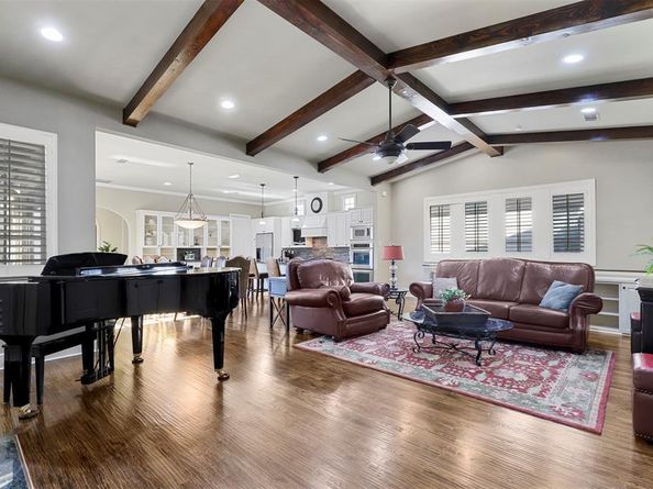 2537  Lubbock Avenue , Fort Worth Texas 76109