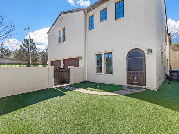 2537  Lubbock Avenue , Fort Worth Texas 76109