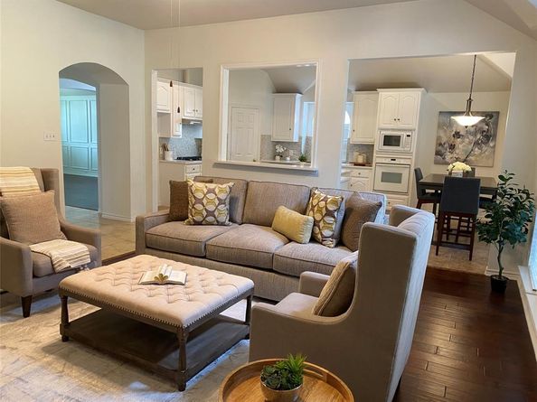 9421  Vista Circle , Irving Texas 75063