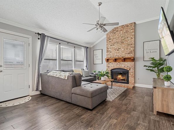 303  Hopewell Street , Grand Prairie Texas 75052