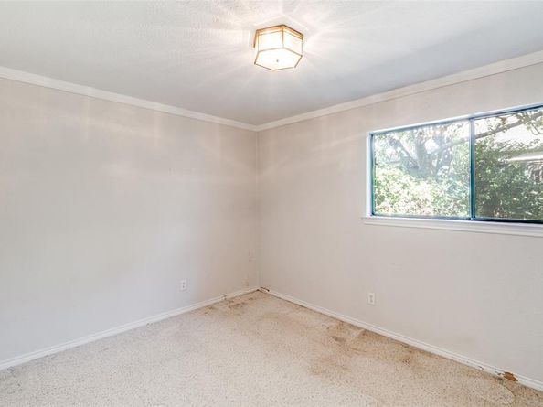 919  Liberty Court , Dallas Texas 75204