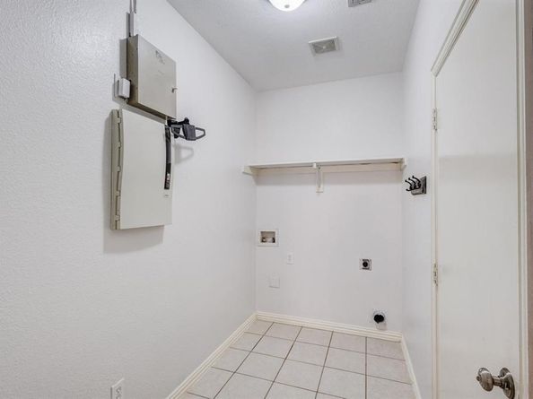 8207  Carter Street , Lantana Texas 76226