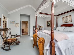 1536  Waterside Court , Dallas Texas 75218