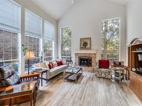 1536  Waterside Court , Dallas Texas 75218