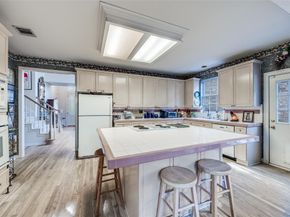 1536  Waterside Court , Dallas Texas 75218