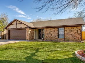 1812  Briar Run , Benbrook Texas 76126