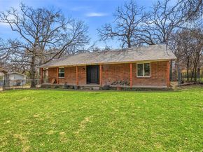 208  Shoreline Drive , Azle Texas 76020