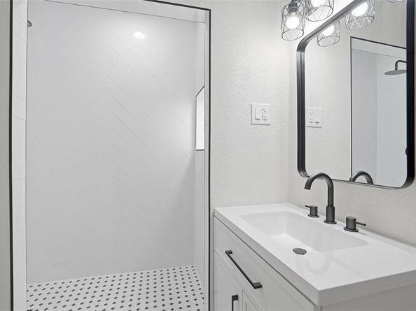 208  Shoreline Drive , Azle Texas 76020